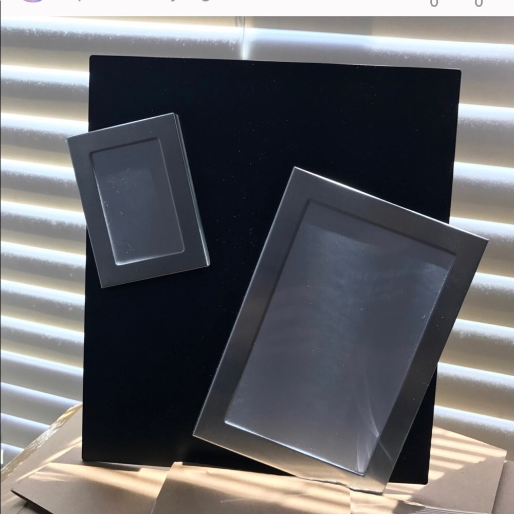 🌴2/$25 OR $19🌴1 Modern Glass & 2 Magnetic Frames - Picture 7 of 8